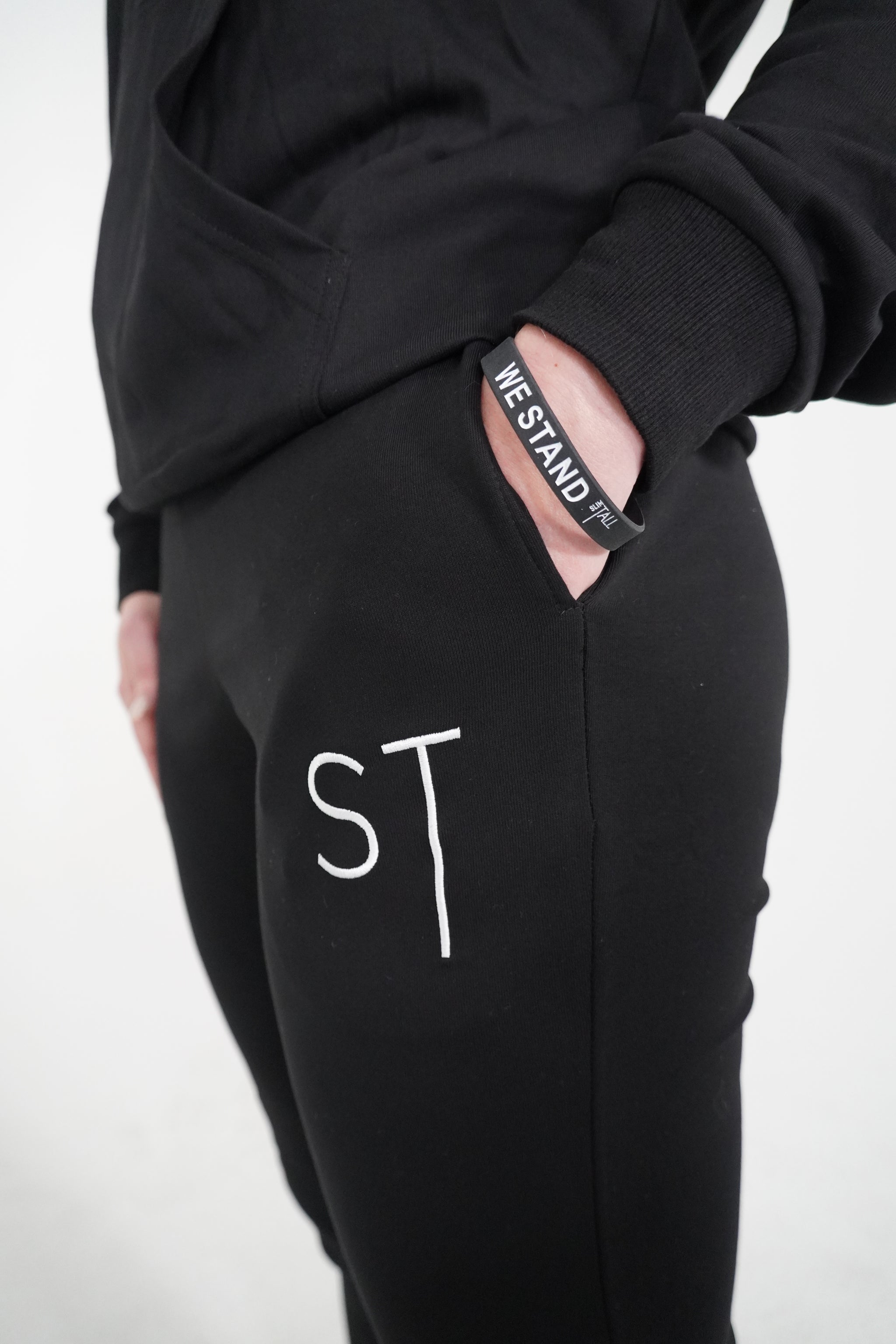 JOGGER (BLACK/WHITE)